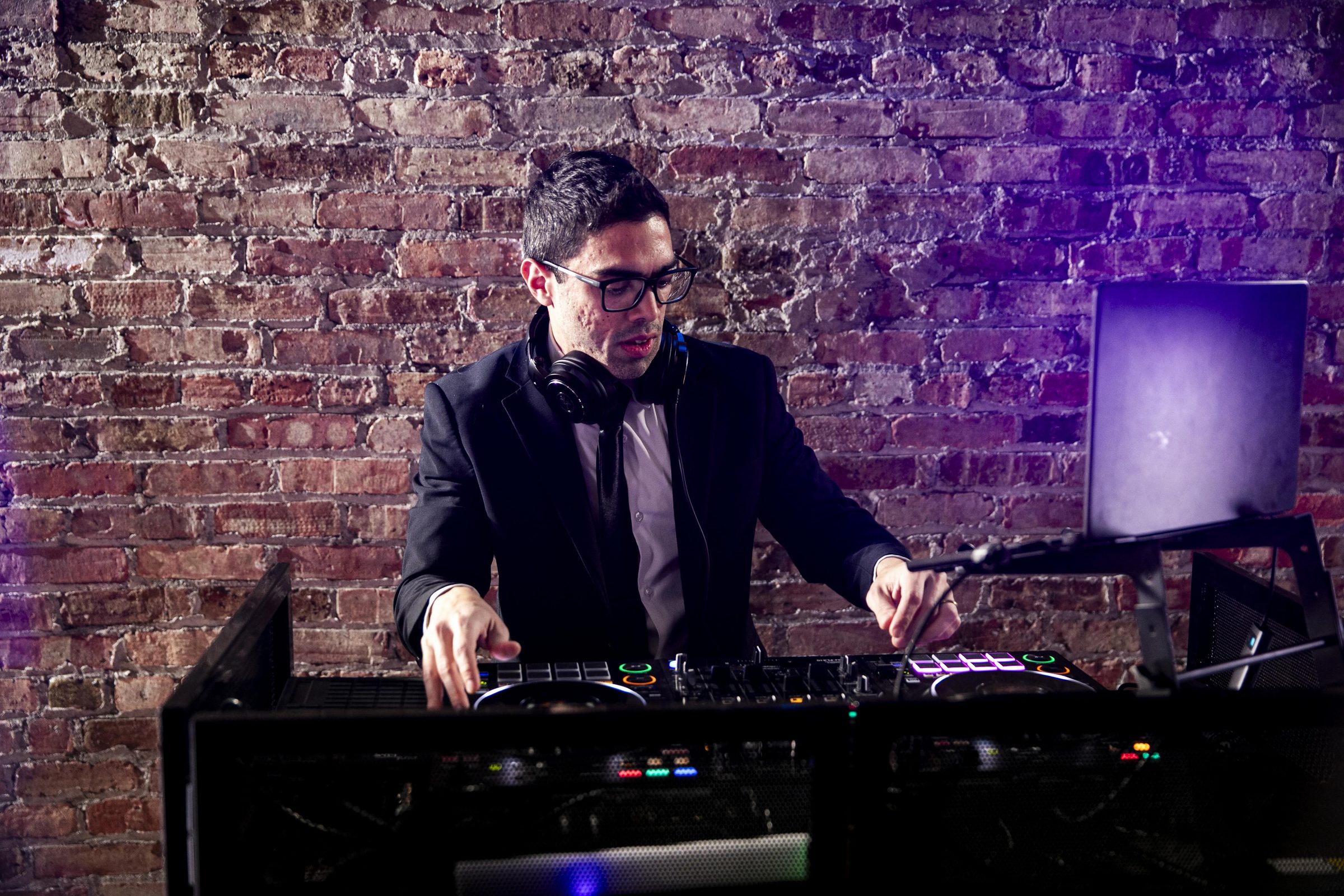 DJ Fidel performing at a Chicago wedding